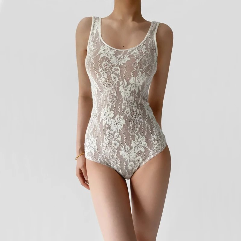 بدلة نسائية من الدانتيل بطبقة مزدوجة بدون أكمام مع تفاصيل خلفية منخفضة