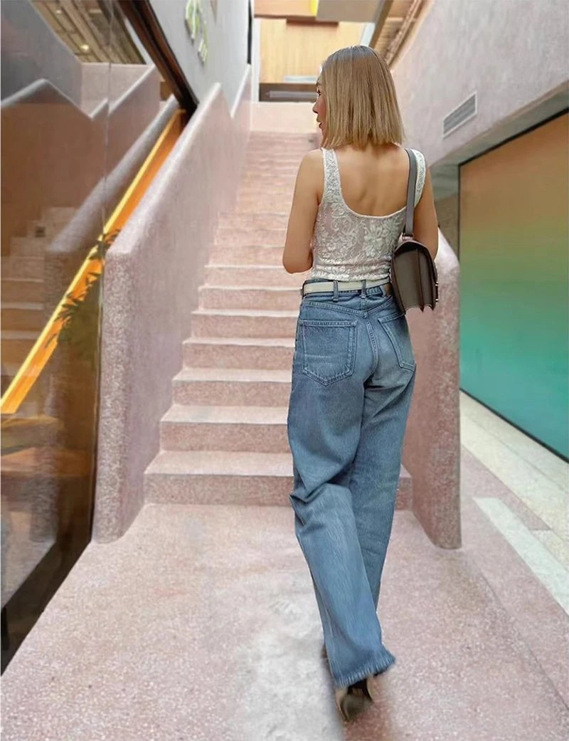 بدلة نسائية من الدانتيل بطبقة مزدوجة بدون أكمام مع تفاصيل خلفية منخفضة